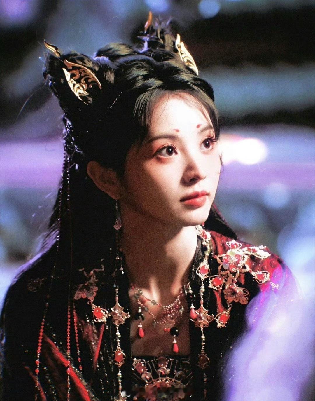 田曦薇武祯V榜破九登顶[拳头] ​​​