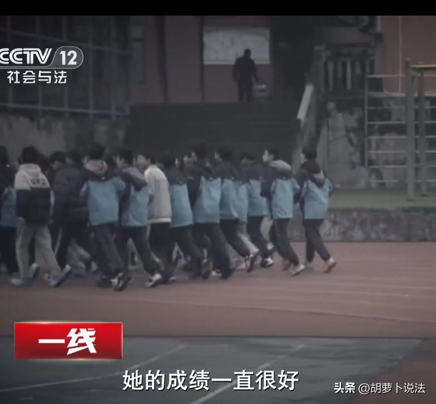 广西，4年级女生成绩很好，和同学竞争，她当上了班长，同学不服，找来姐姐殴她一顿，