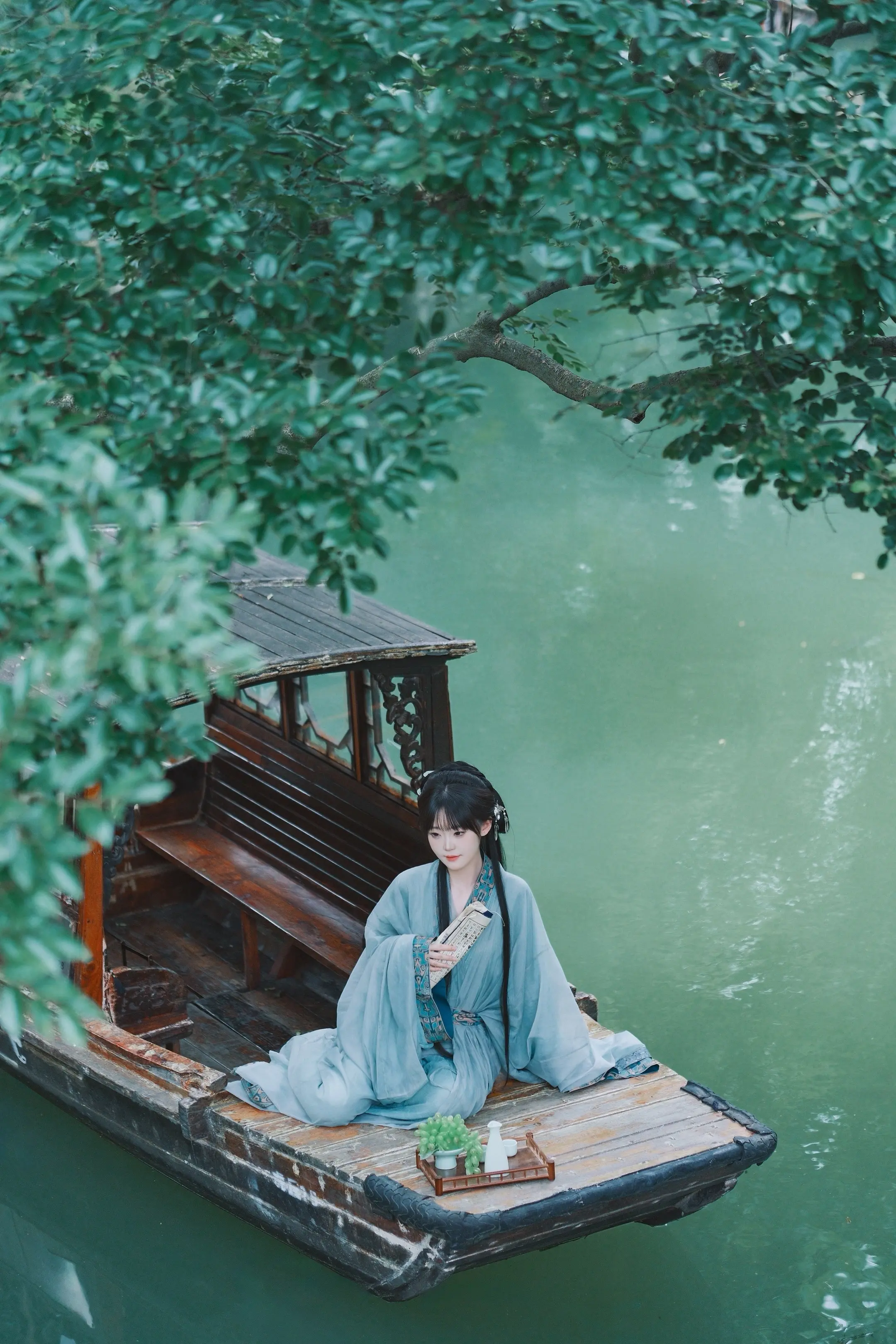 青瓦深巷  乌篷慢慢。