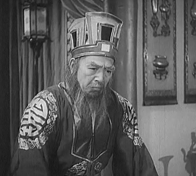 崔超明出生于广东广州市，是中国电影演员与话剧演员。1936 年，他毕业于广州摘石