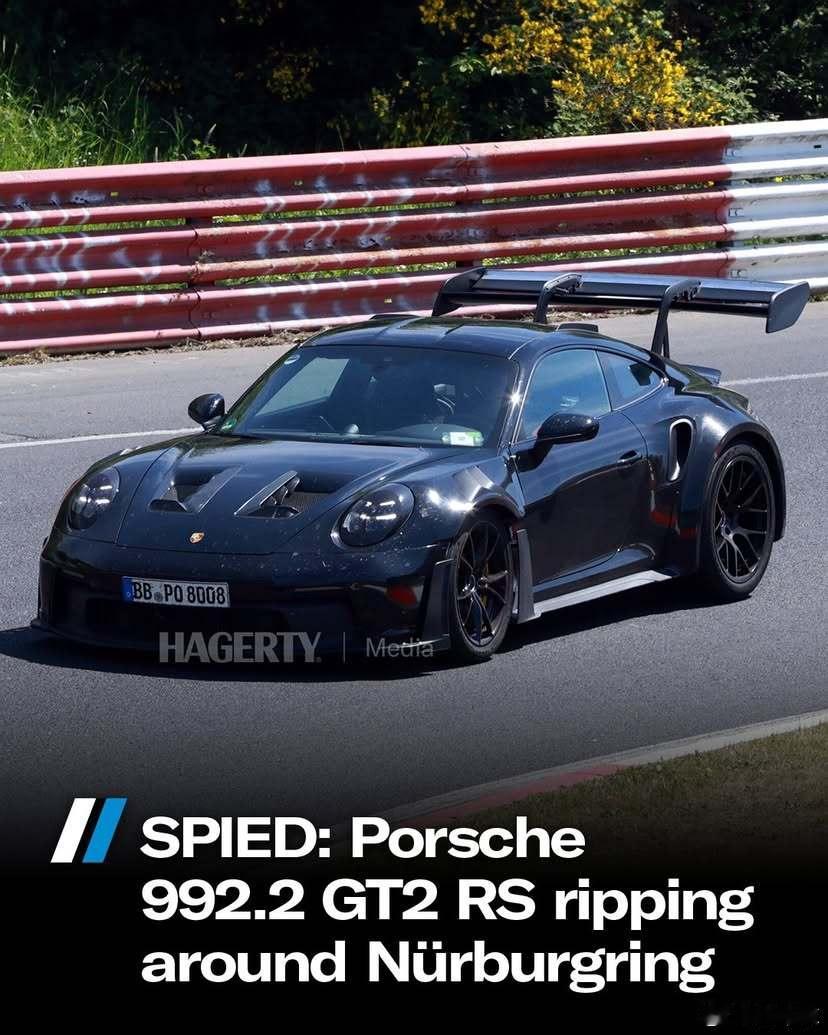 992.2 GT2 RS测试车纽北现身。前杠为钝角梯形进气＋垂直刹车冷却导风口，