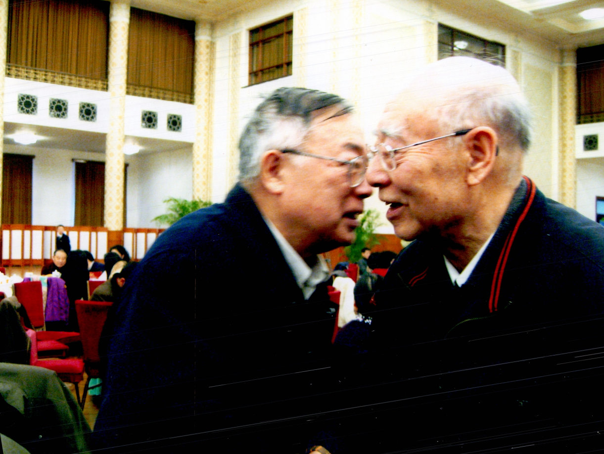 于敏诞辰100周年缅怀共和国勋章获得者于敏。没有外来资料参照，依靠算尺与纸带完成