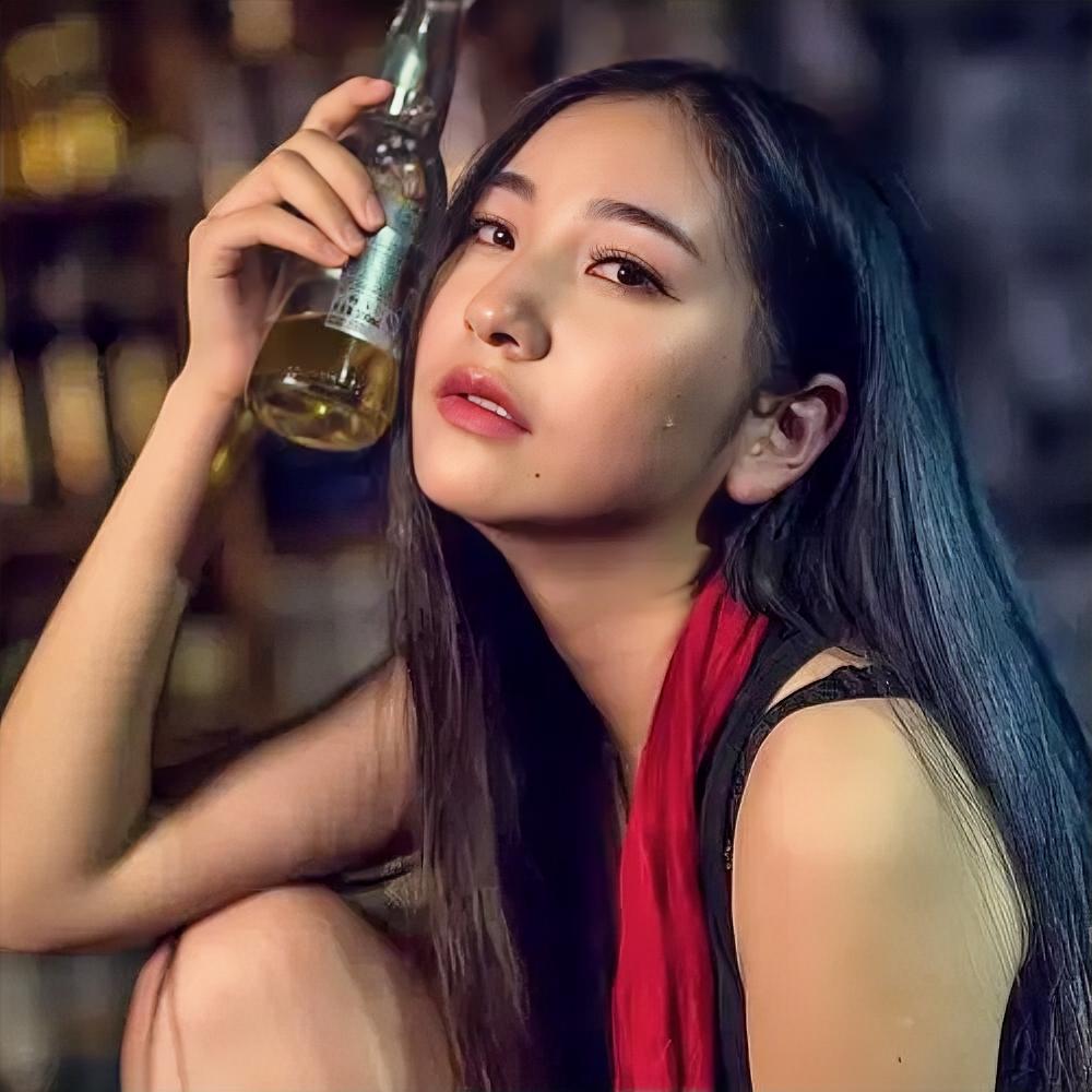 走近一个人，
要慢一点，
以免看不清，
离开一个人，
要快一点，
以免舍不得。