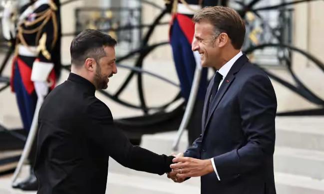 在全世界所有国家中，最让人看不上的就是法国，最让人贻笑大方的就是马克龙，一个在二