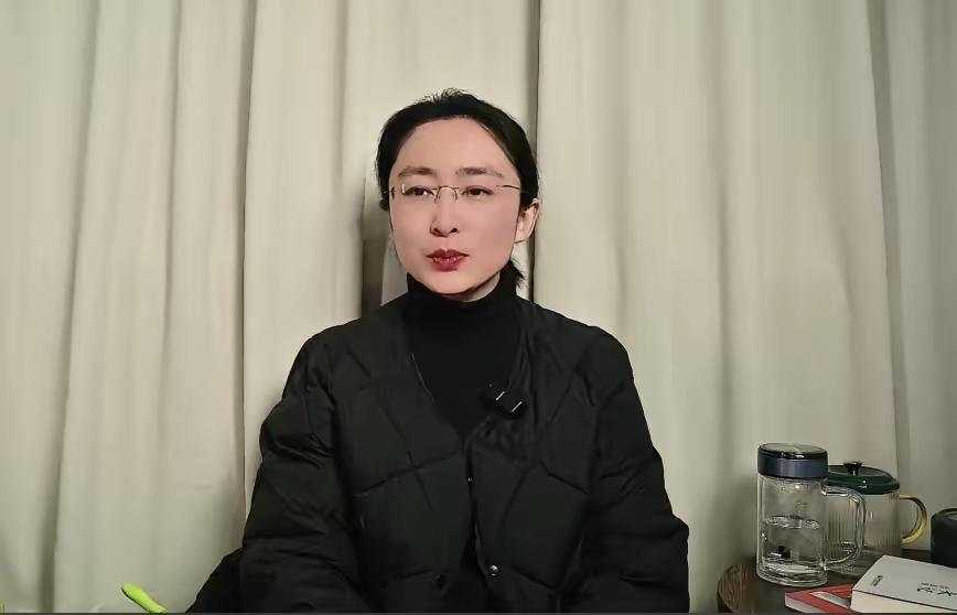吃瓜蒙主停更真相：不是凉了，是卡在流量与长久的十字路口
 
别瞎猜吃瓜蒙主为啥突