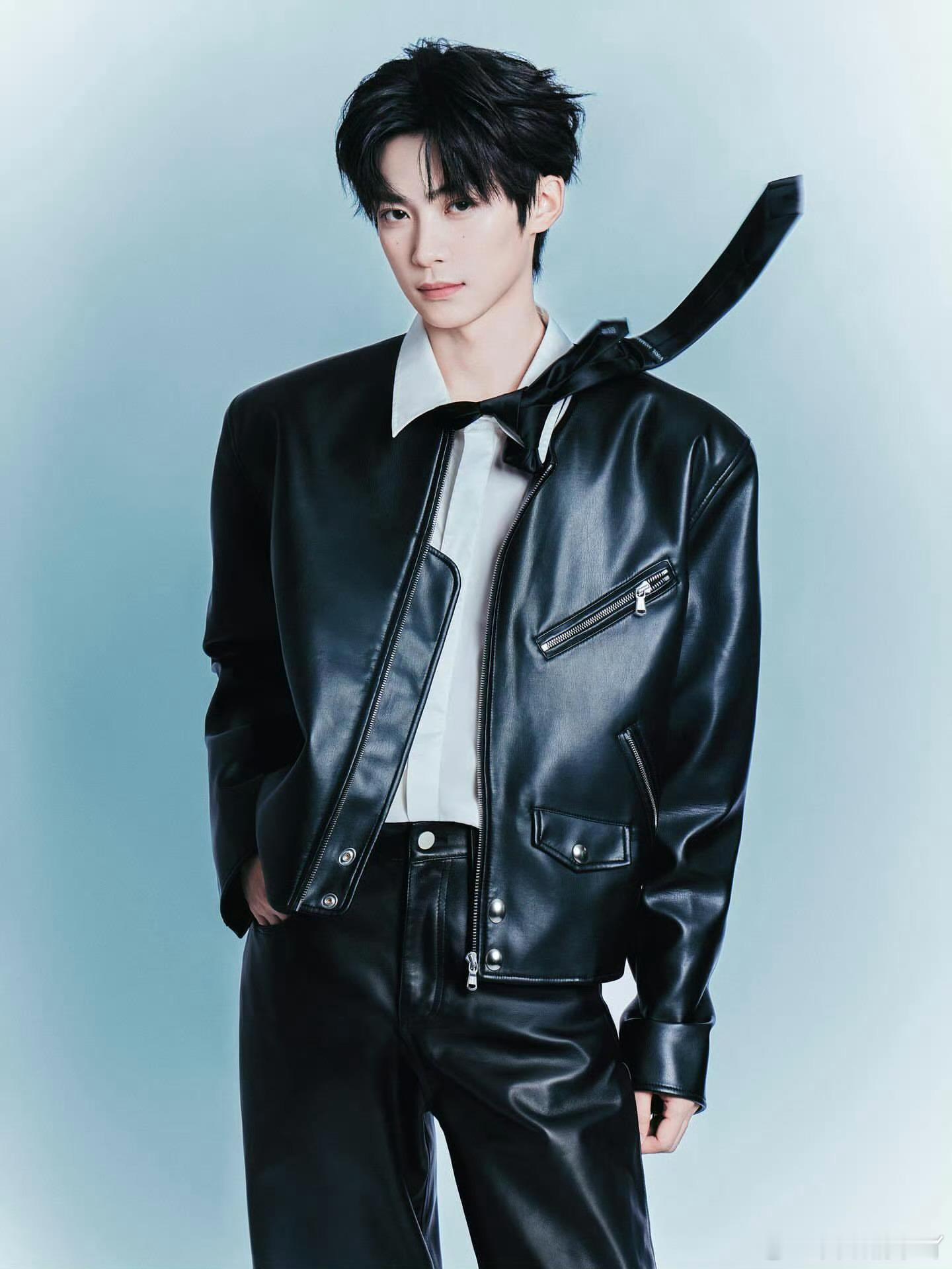 梓渝黑皮衣coolboy好看，超帅的 