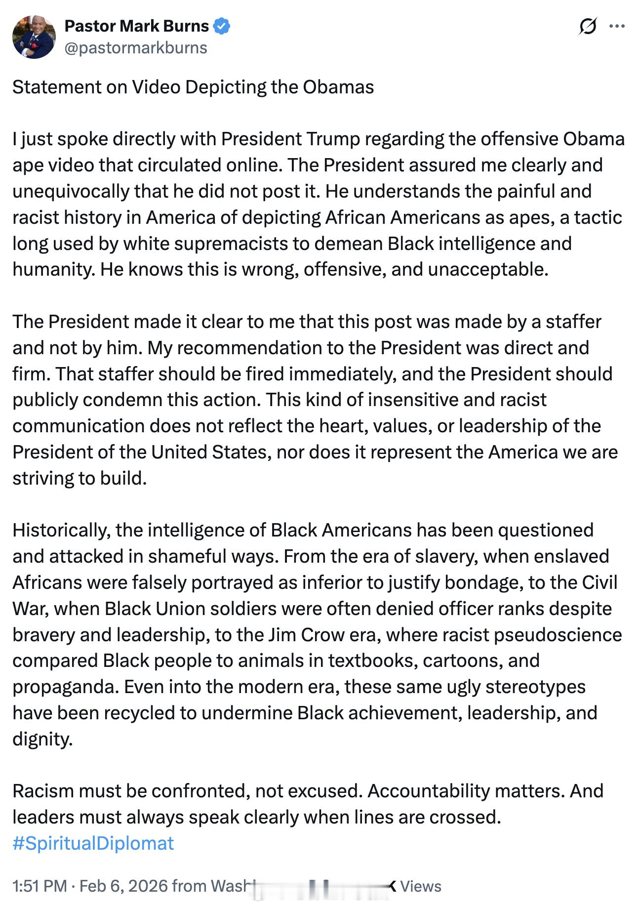 黑人牧师Mark Burns：“我刚刚就这段在网上流传、极具冒犯性的“奥巴马被比