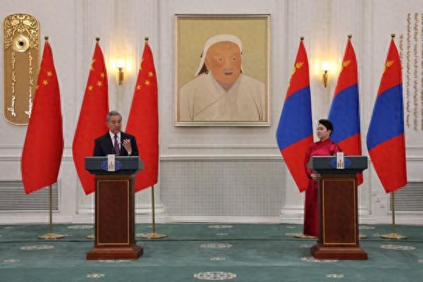 蒙古国网友：如果中国不开放领空便于美蒙两国的稀土运输，我们就请求美国驻军，他们立
