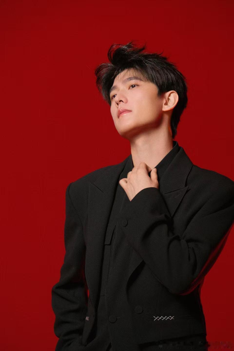 杨洋 美术课本里最有说服力的脸 美术课本颜值天花板实锤！杨洋配图惊艳全网，骨相完