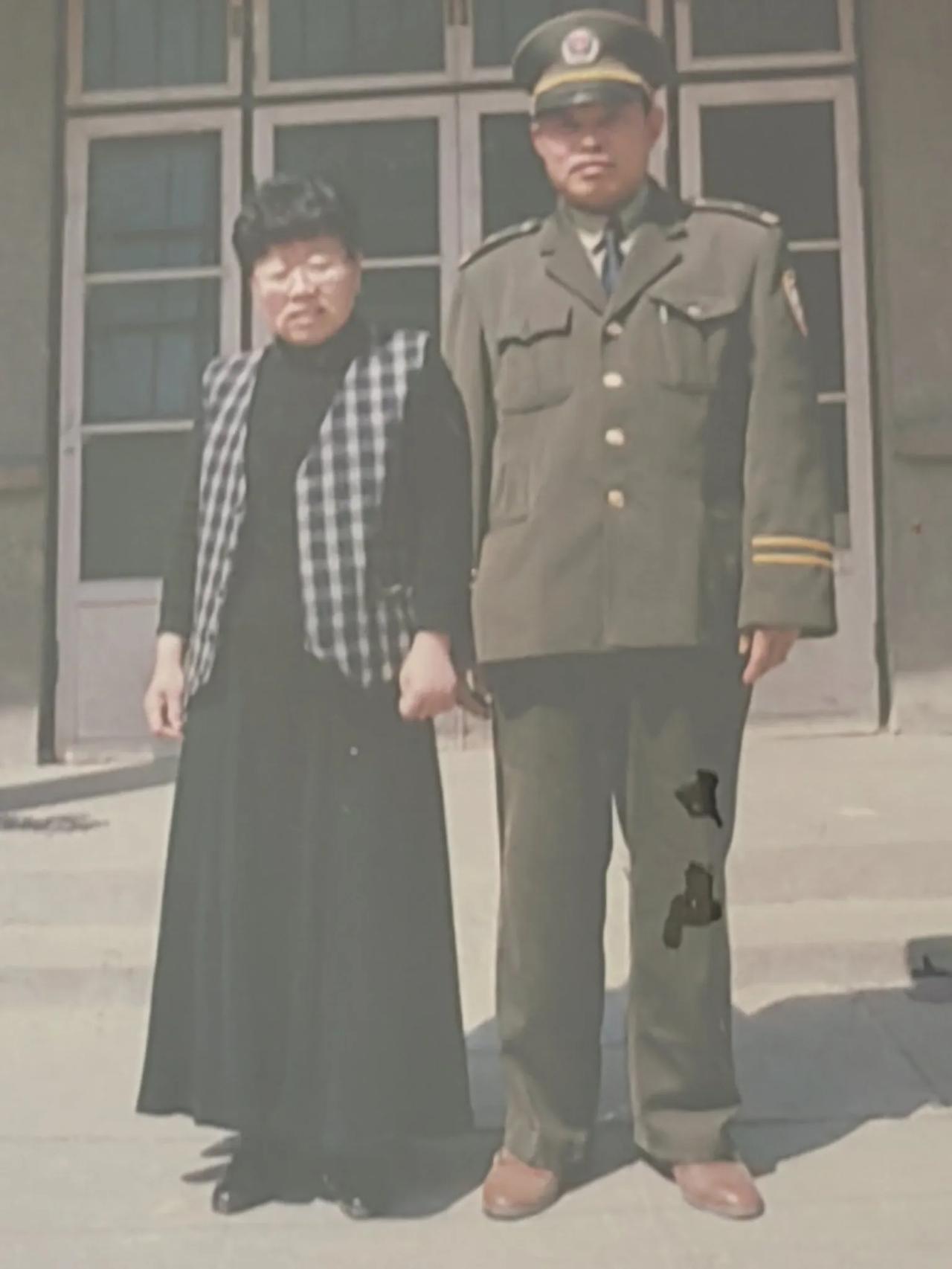 难忘的岁月！今天我结婚四十周年。哈哈哈哈哈！！！今天是好日子！