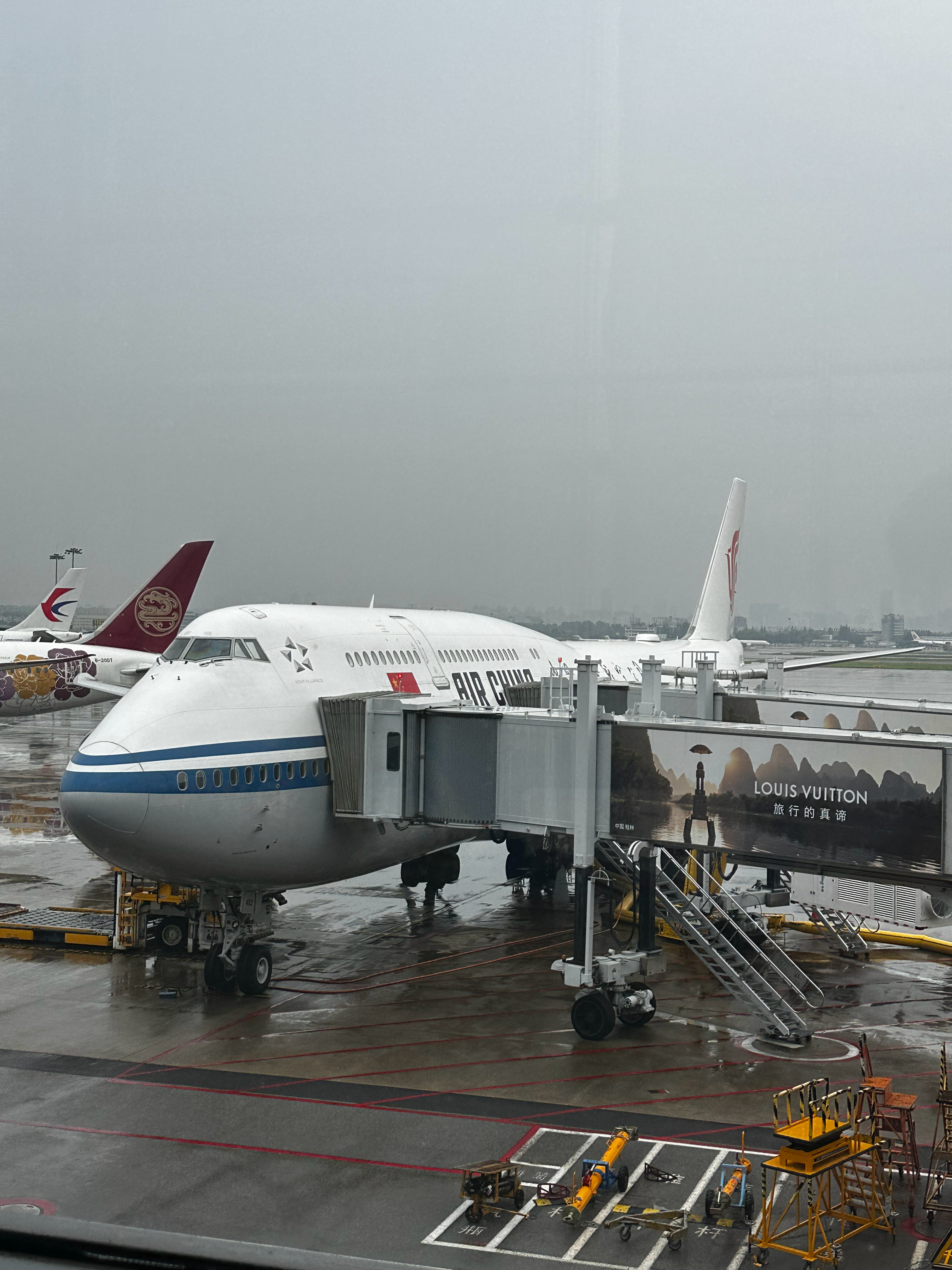 果然747登机的时候我就知道落地应该是一个位置极佳的廊桥了 ​​​