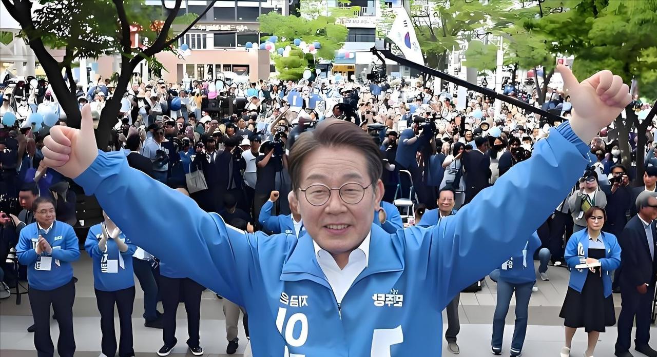 8月4号，李在明干了一件能把韩国政坛炸翻的事。
他把检察厅废了。存在了72年，说