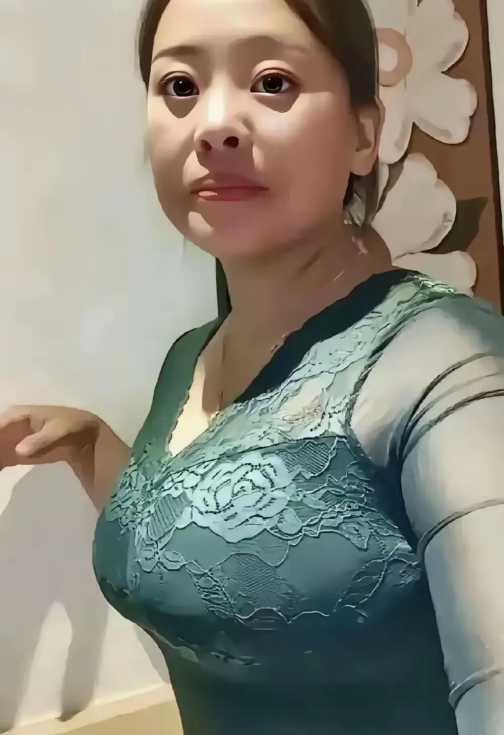 姜洪涛，找这样的妇联主任老婆，虽然东窗事发，但是也不是一点好处没有。

第一，已