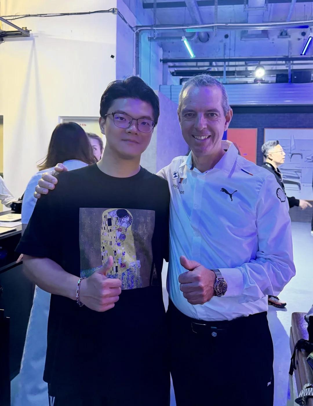 非常开心能和宝马M的掌舵人Frank Van Meel合影
更开心的是摸到新世代