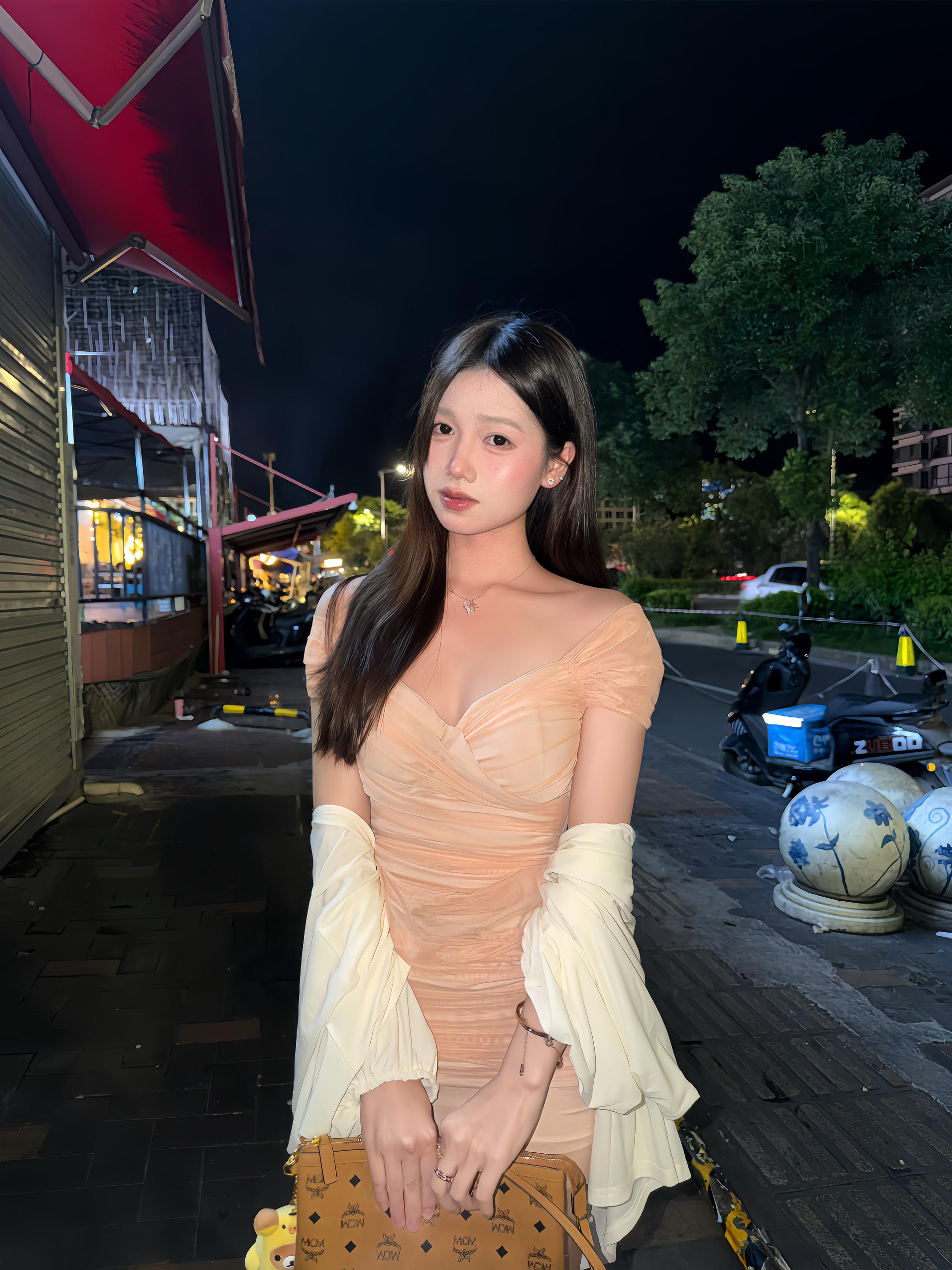 称不上大方或性格张扬