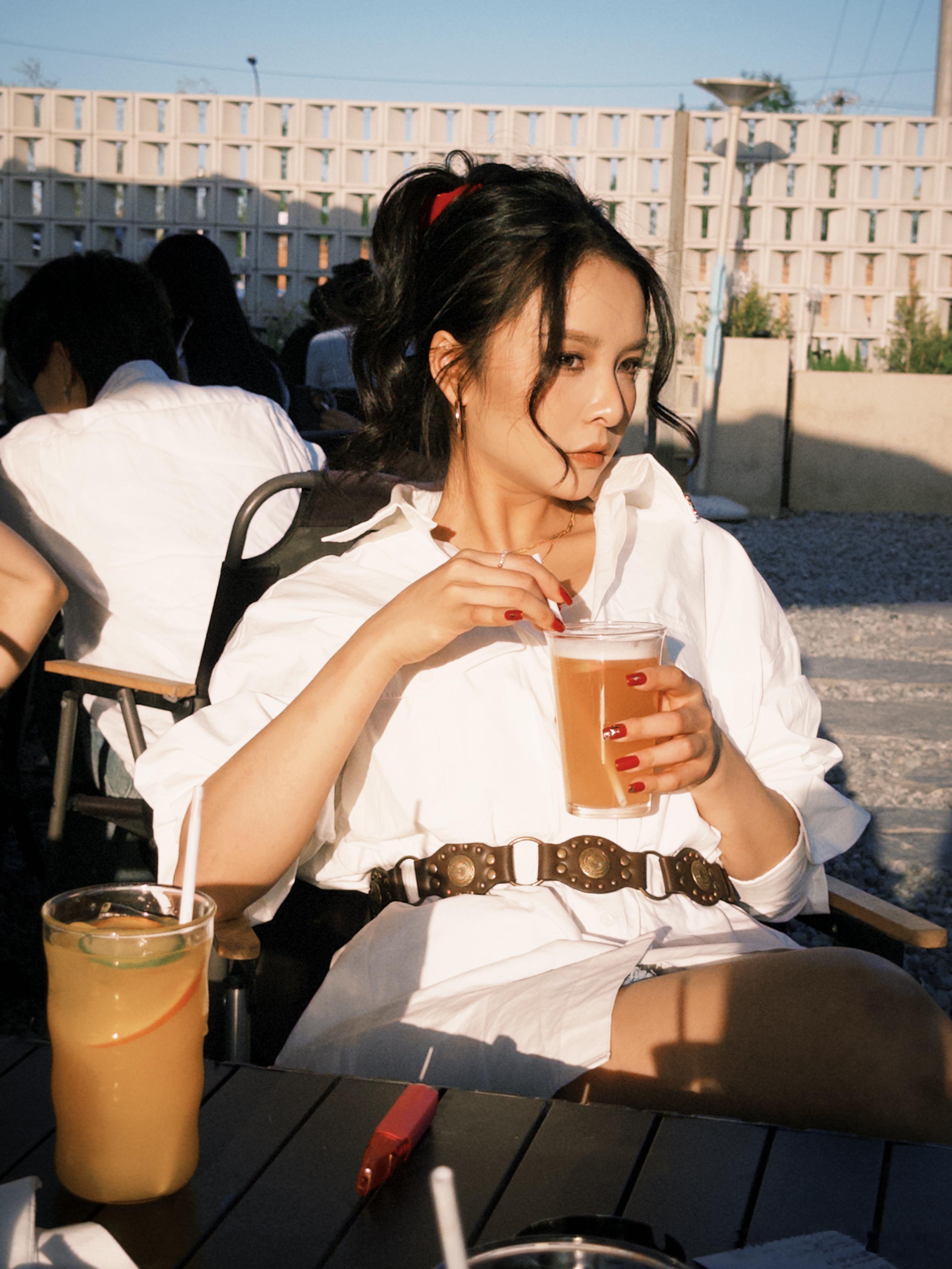 女孩子就是要活在阳光里呀☀️明媚又灿烂 ​​​