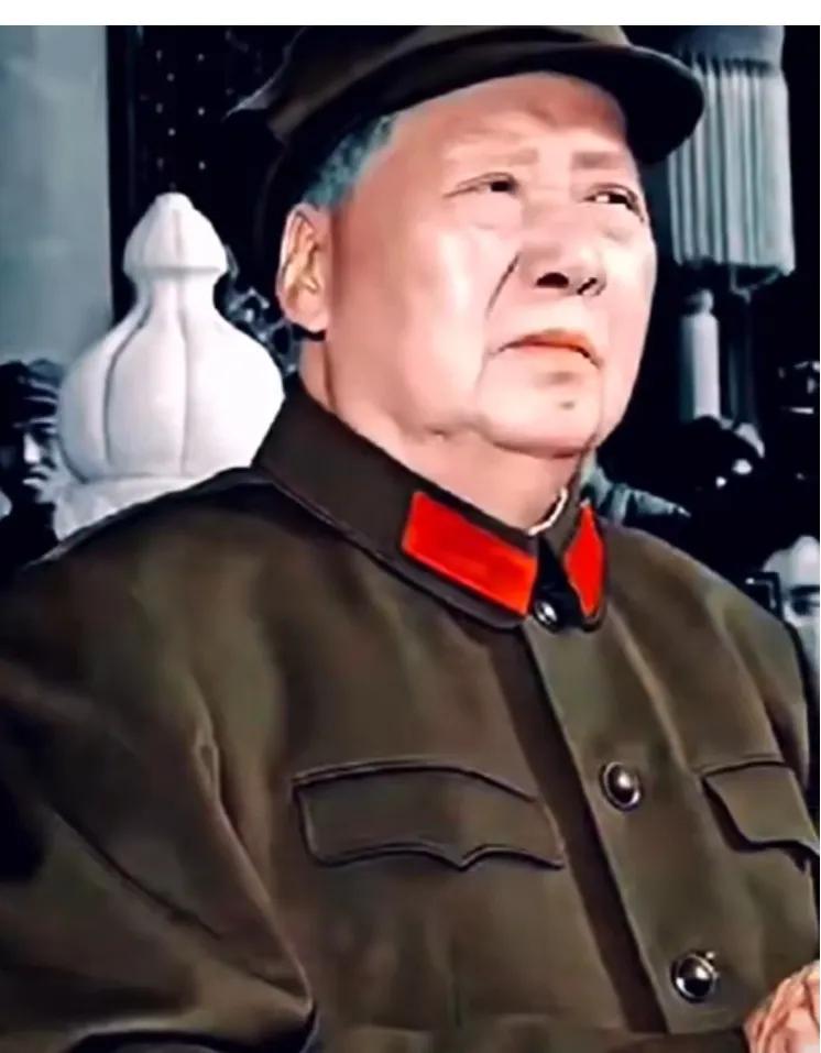 毛主席在要文斗不要武斗年代接见红卫兵时的照片。