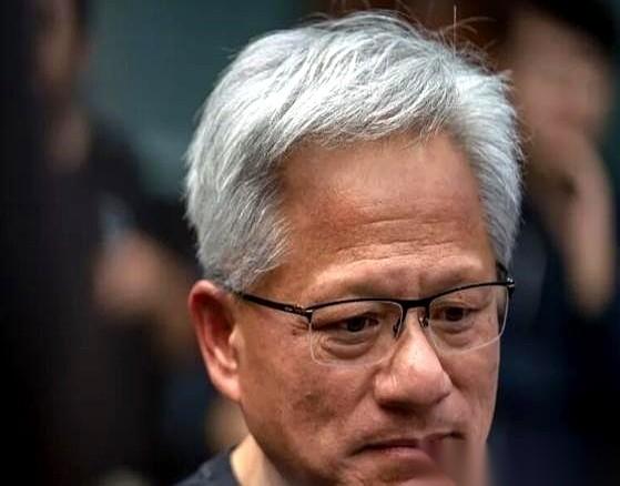 老美还在开香槟，高调宣布彻底断供，要把咱们AI芯片的路给堵死。华尔街一片欢呼，觉