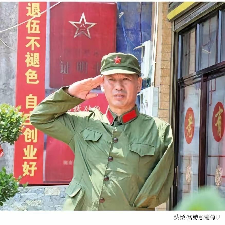 邓志雄，湖南涟源人，18岁那年去法卡山参战，在541.2高地上蹲了整整三个月，耳