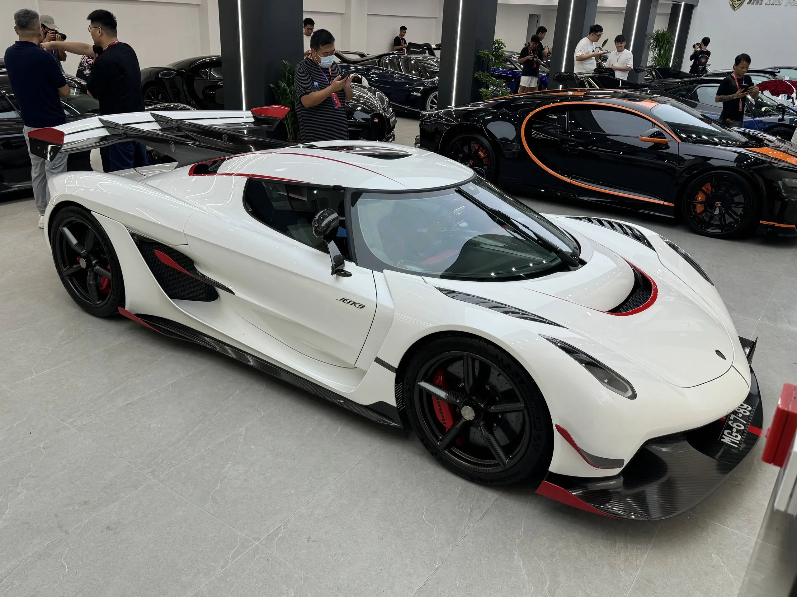 深圳顶级大佬双持的两大顶级速度机器。