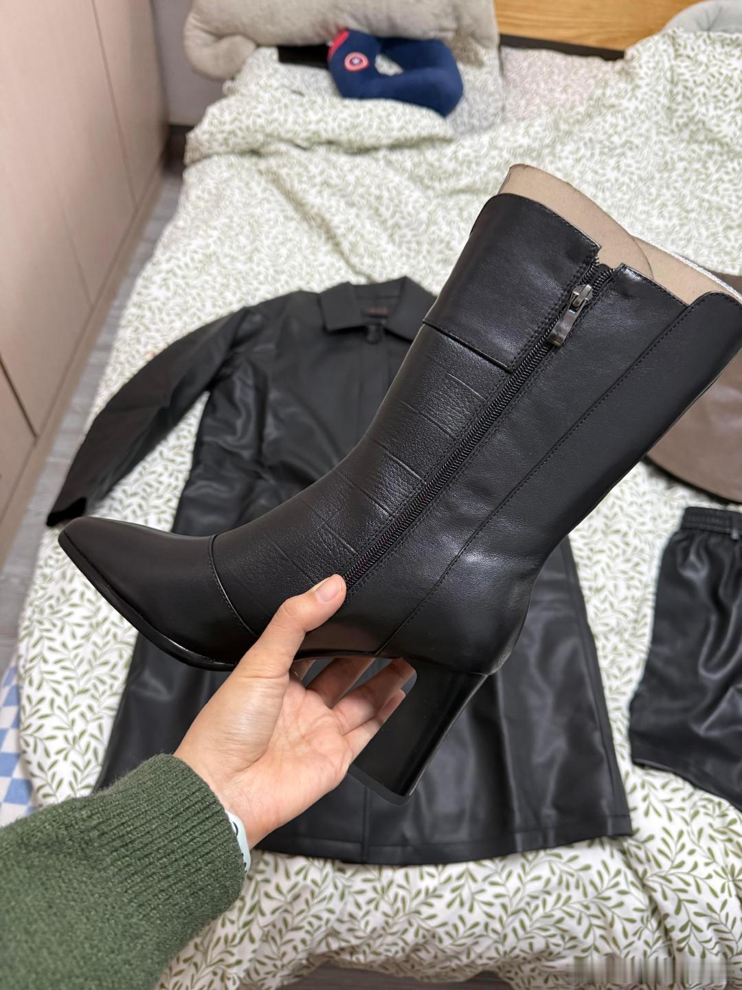 我爸爸经常给我买贵衣服，但我并不喜欢。 