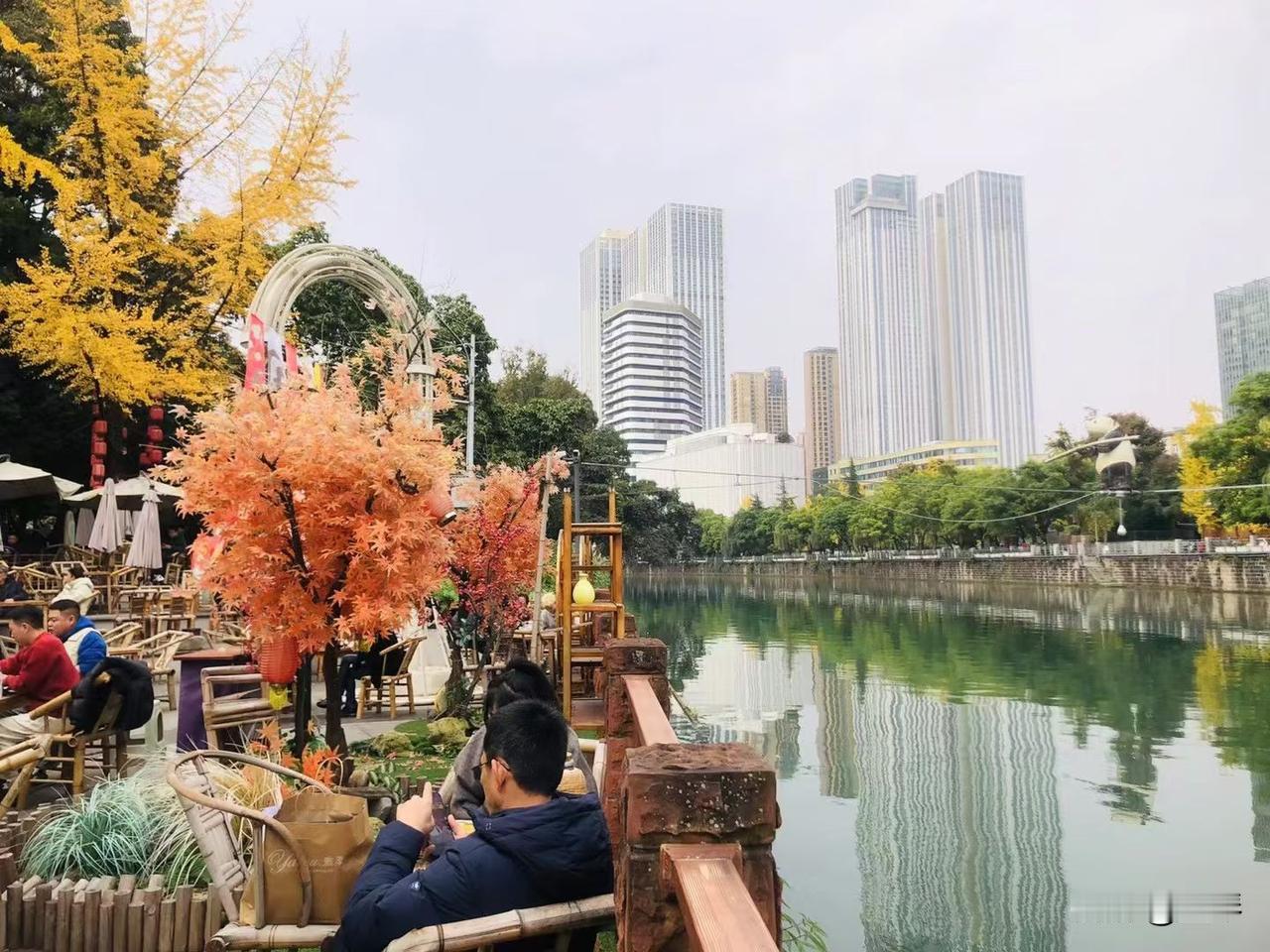 从前的我你爱答不理，后来的我你高攀不起，千百年来，如此反复循环，写尽了多少人的意