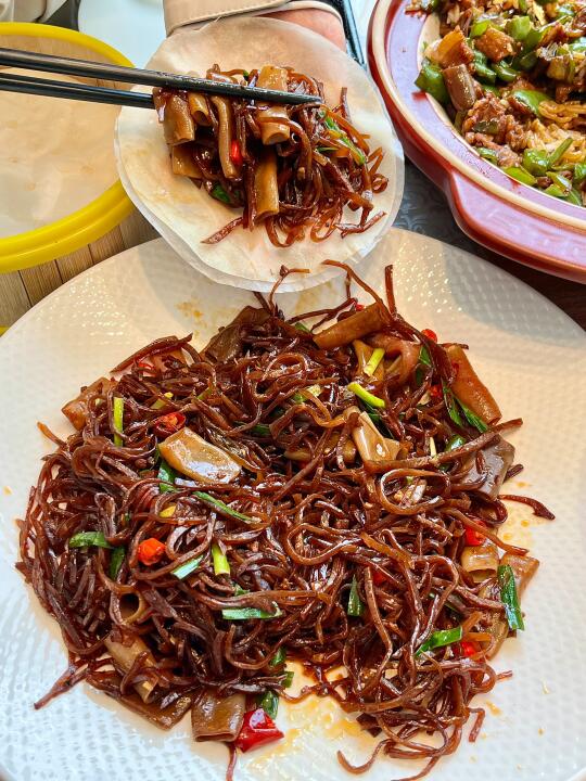 大连这个海肠卷饼🫓，好好吃啊……