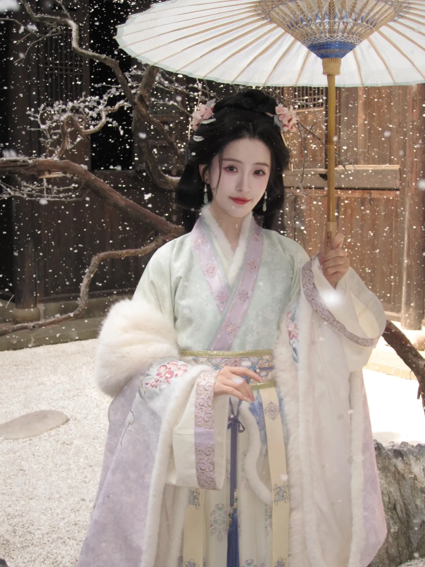 “铜雀春深锁二乔”