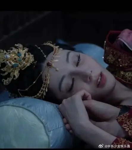 热巴的演技该去进修一下了惨不忍睹 