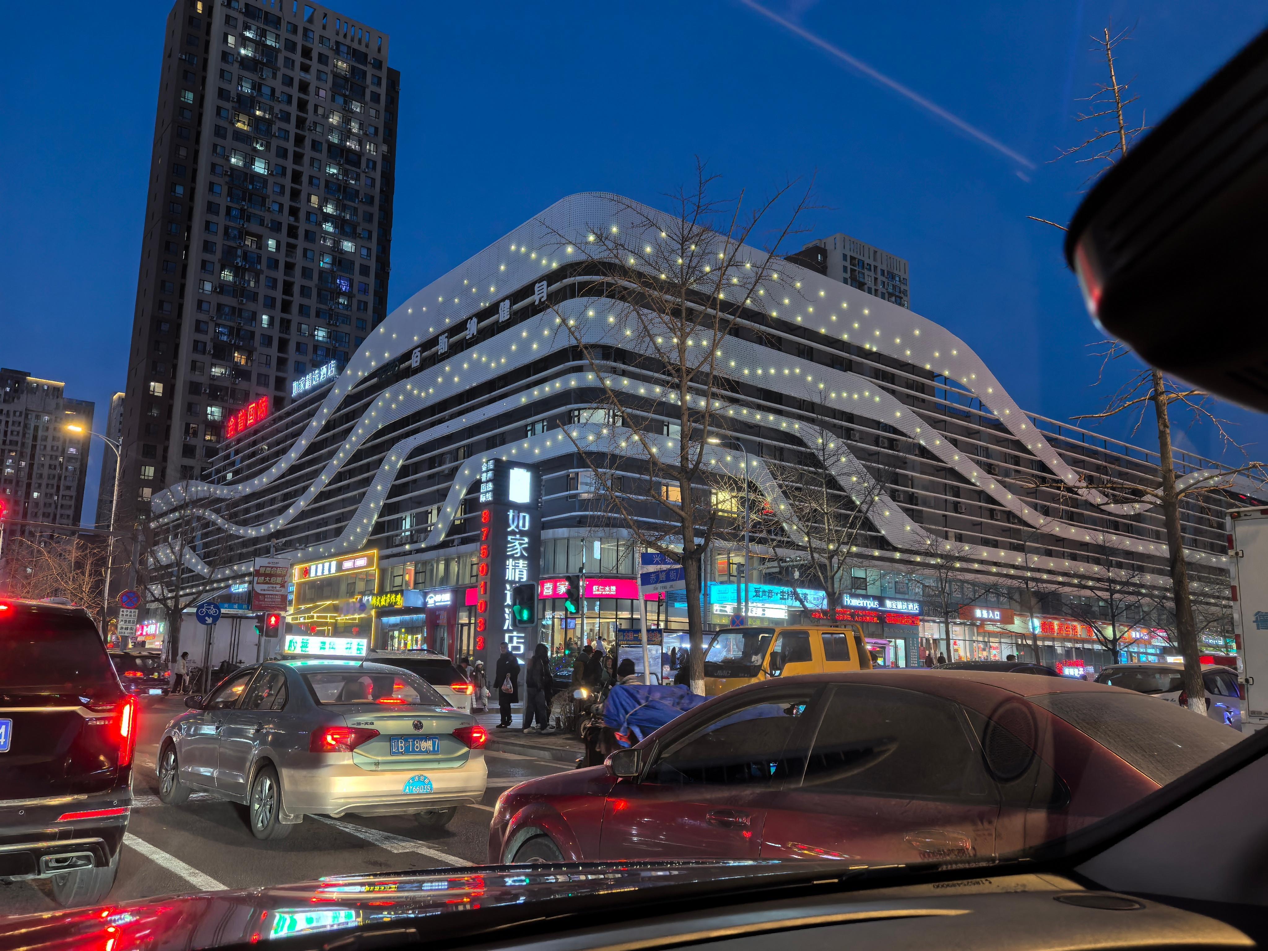 创业的起点就在这里当年全部身家两万块钱租了一间没有阳光也不透风的办公室现在回想起