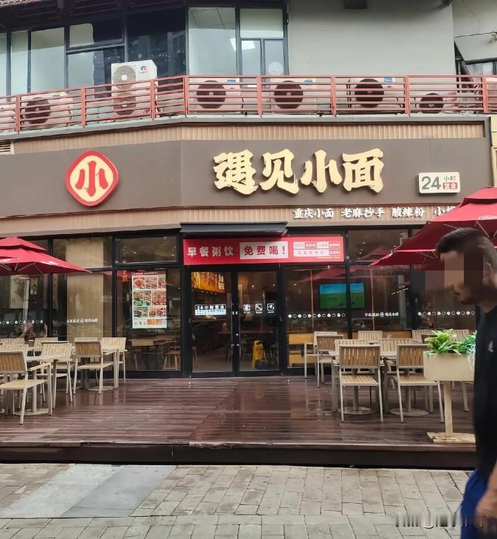 霸道还真是有原因的，遇见小面原来那么有钱！
1、流动资产：8.83亿现金；
 