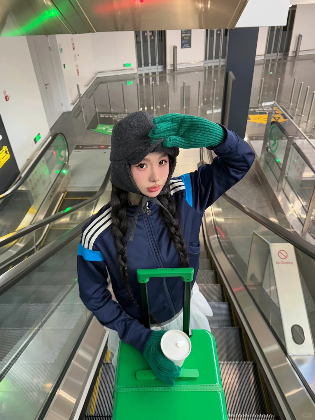 ✈️🧤📦