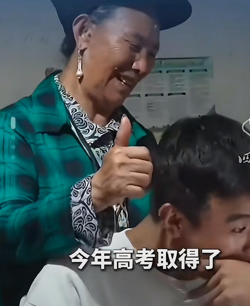 “山，我走出去了”，这是四川凉山脑瘫男孩高考后对着大山呐喊的一句话；他叫陈文杰，