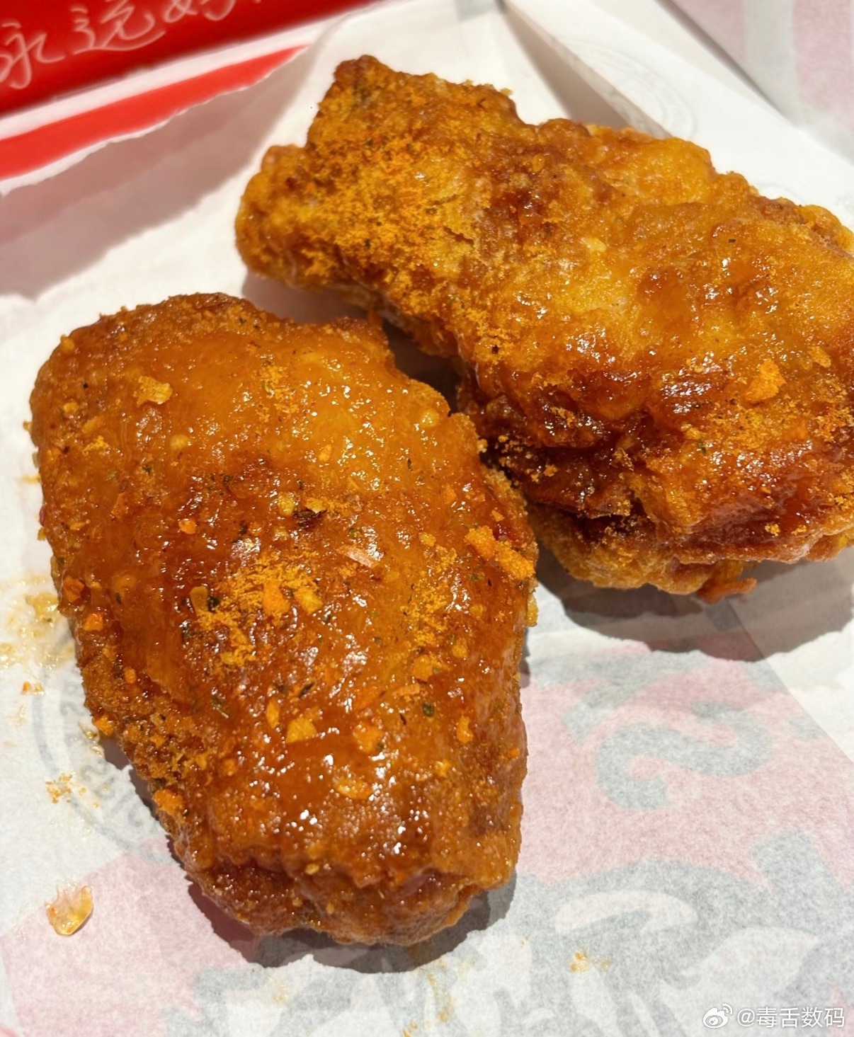 原来每个地方肯德基菜品还不一样吗？我在烟台吃过一次KFC的薄脆金沙鸡翅，觉得挺好