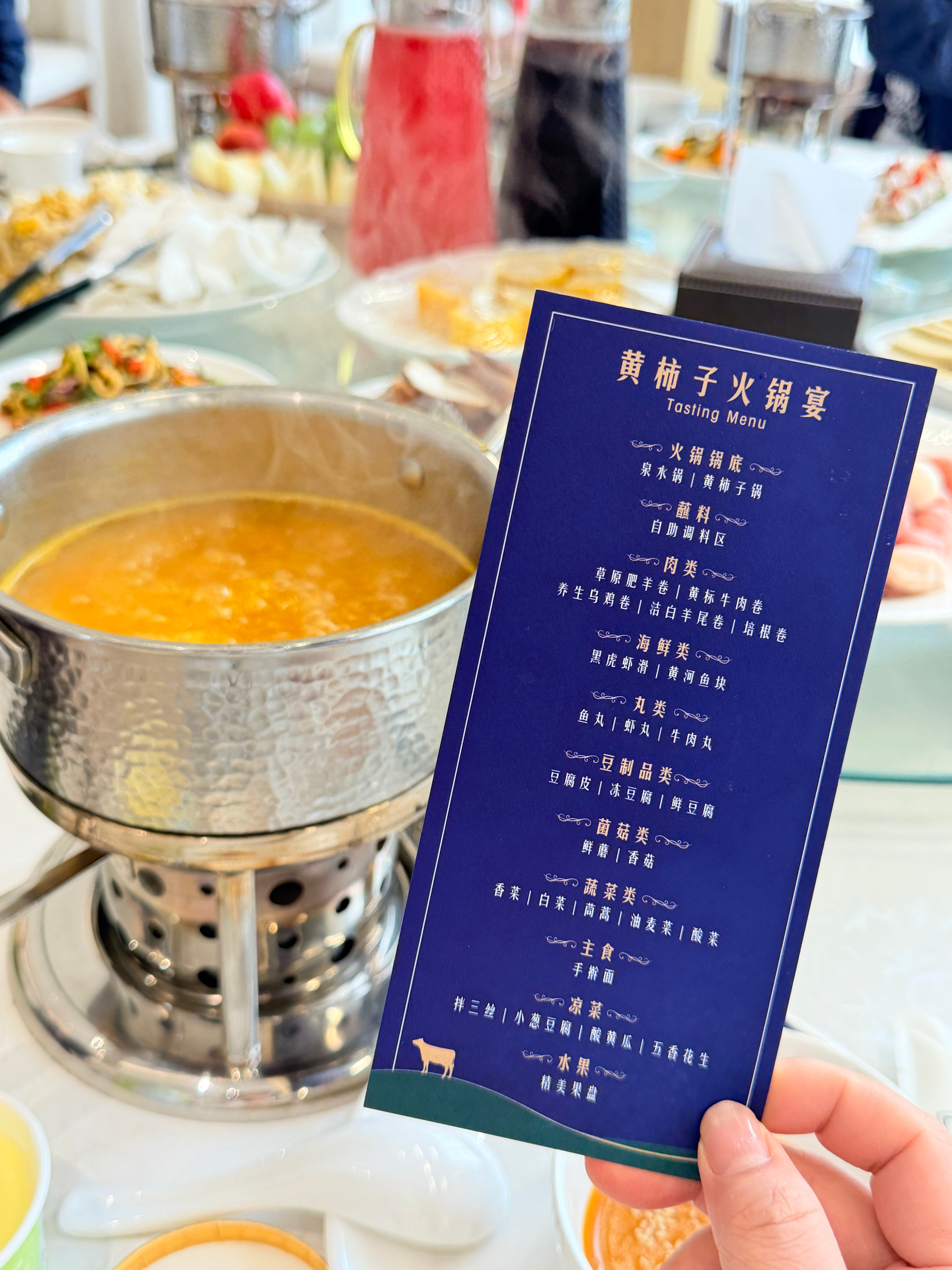 吃上黄柿子火锅了，酸酸甜甜，好吃！我还以为是柿饼的那种柿子原来是黄番茄~ 巴彦淖
