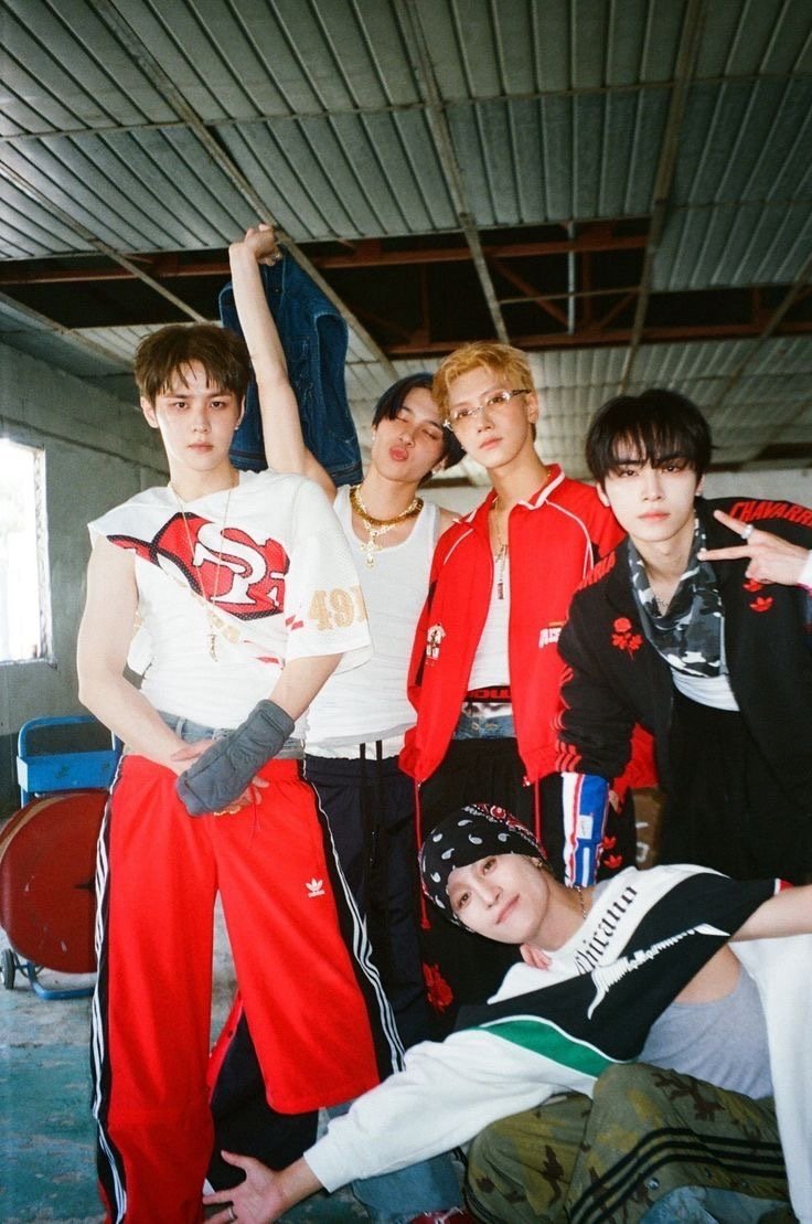 浙江春晚有威神V浙江卫视春晚 威神V的《梦想发射计划》太炸了！五个人的配合行云流