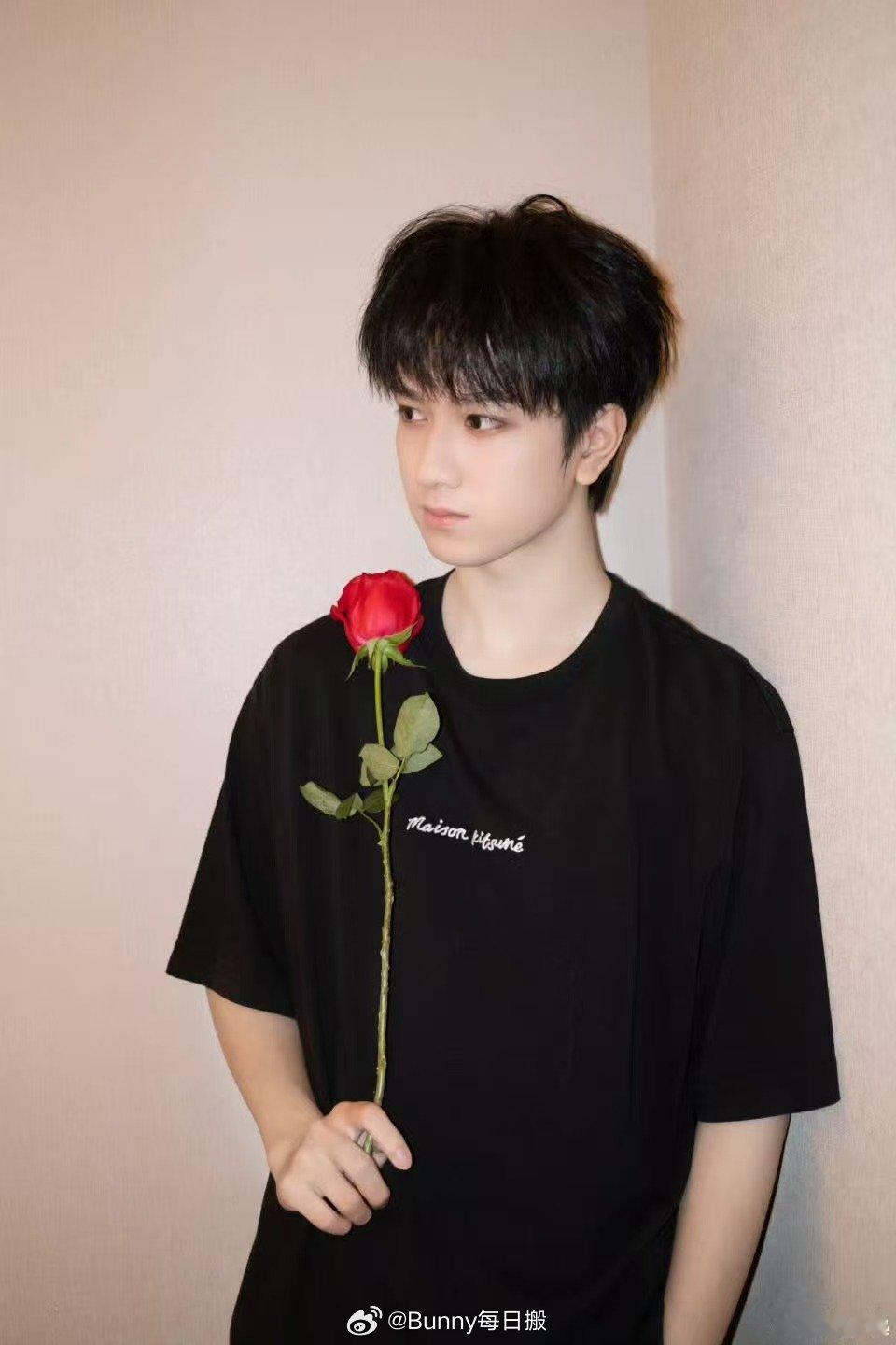 敖子逸魔童降世湖南卫视连发16条敖子逸 这波16条刷屏，是芒果对“魔童”笑点输出