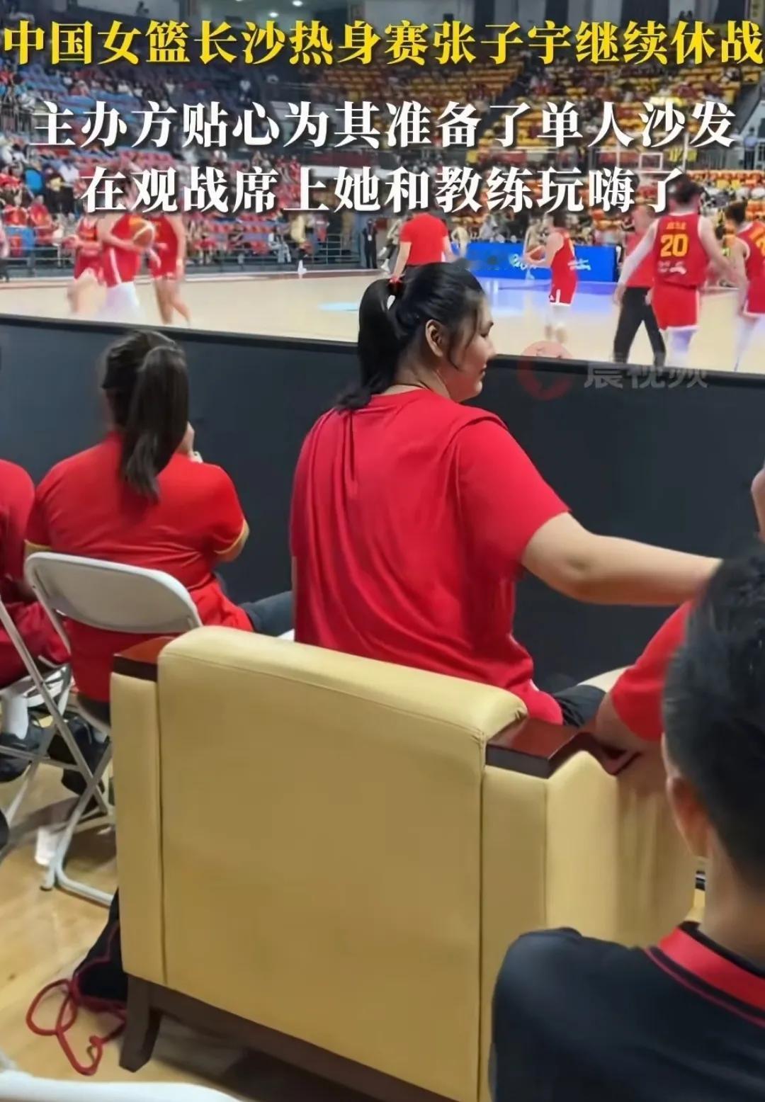 明知道澳洲女篮很强大，但宫鲁鸣就是不用张子宇上场，因为是热身赛，以观察和锻炼队伍