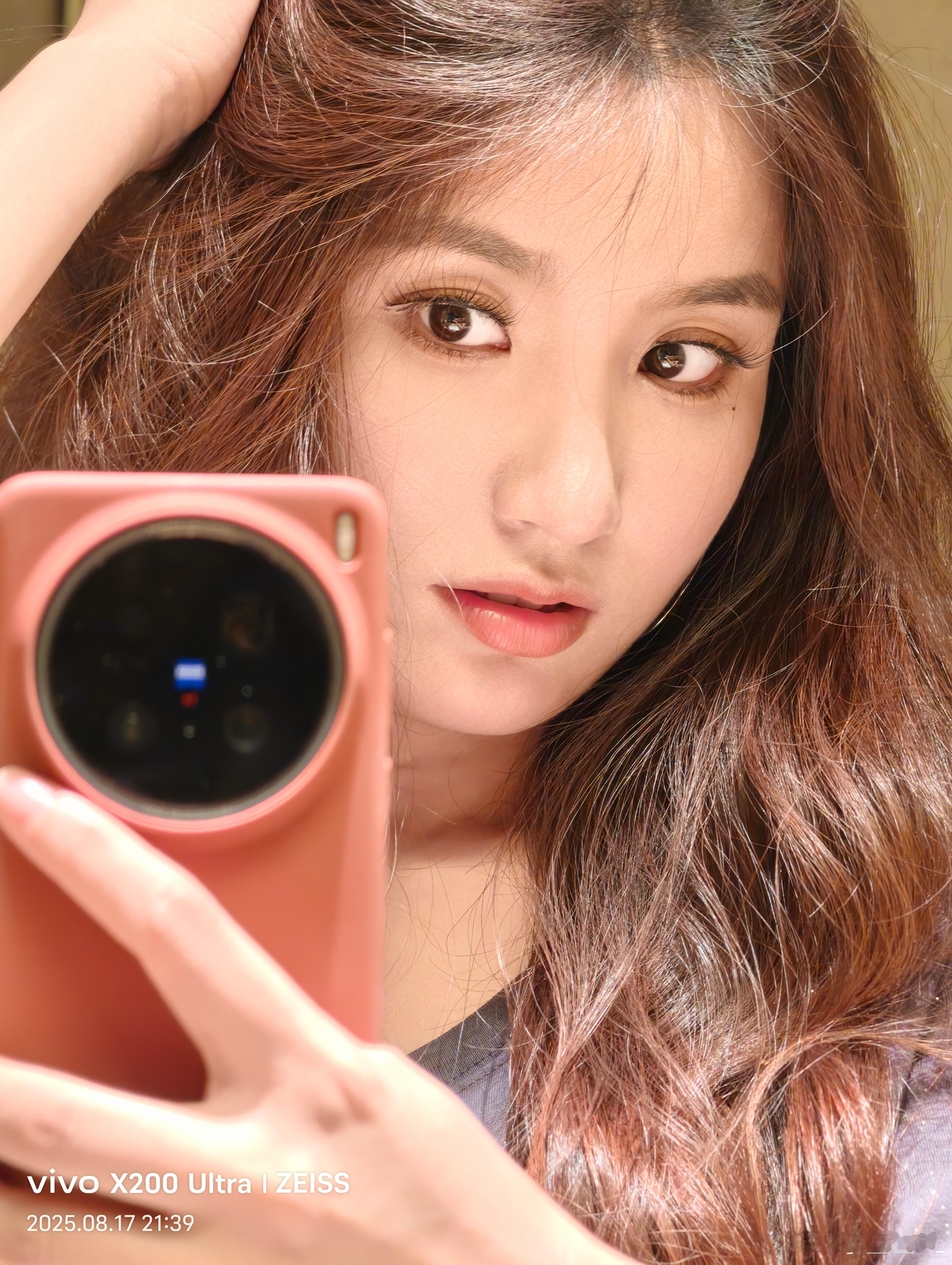 上当了。一堆人说vivo X200 自拍好看。为什么我买回来感觉还不如我的胖折叠
