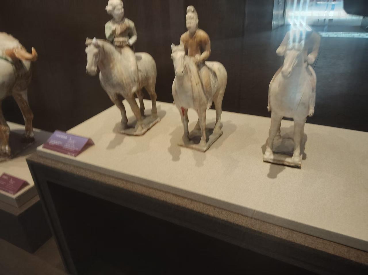 西游记中意想不到的原型:

女儿国就是历史上被唐太宗李世民派侯君集跨几千里灭掉的