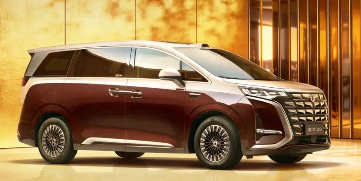 【第二代腾势D9开启预售 预售价38.98万元起】3月29日，腾势汽车官方宣布第