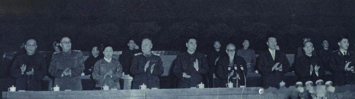 1960年10月25日首都各界人民在人民大会堂举行盛大集会，隆重纪念中国人民志愿