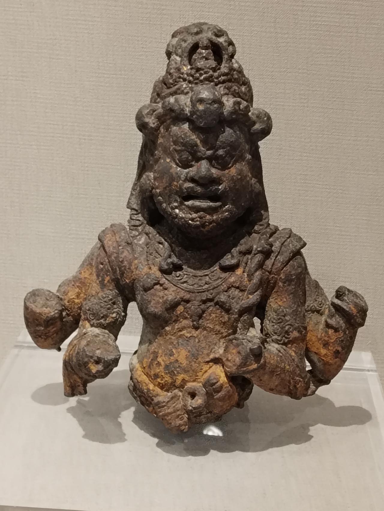 黄巢打进长安时候的长安百姓:

黄巢打进长安后:      给我抢掠长安。

官