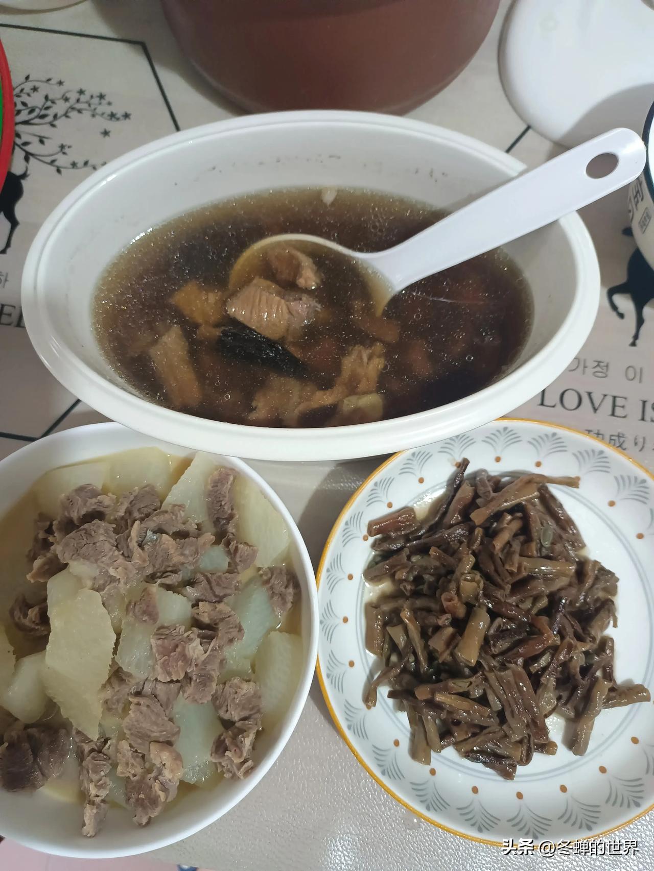 吃饭了，今日两菜一汤。