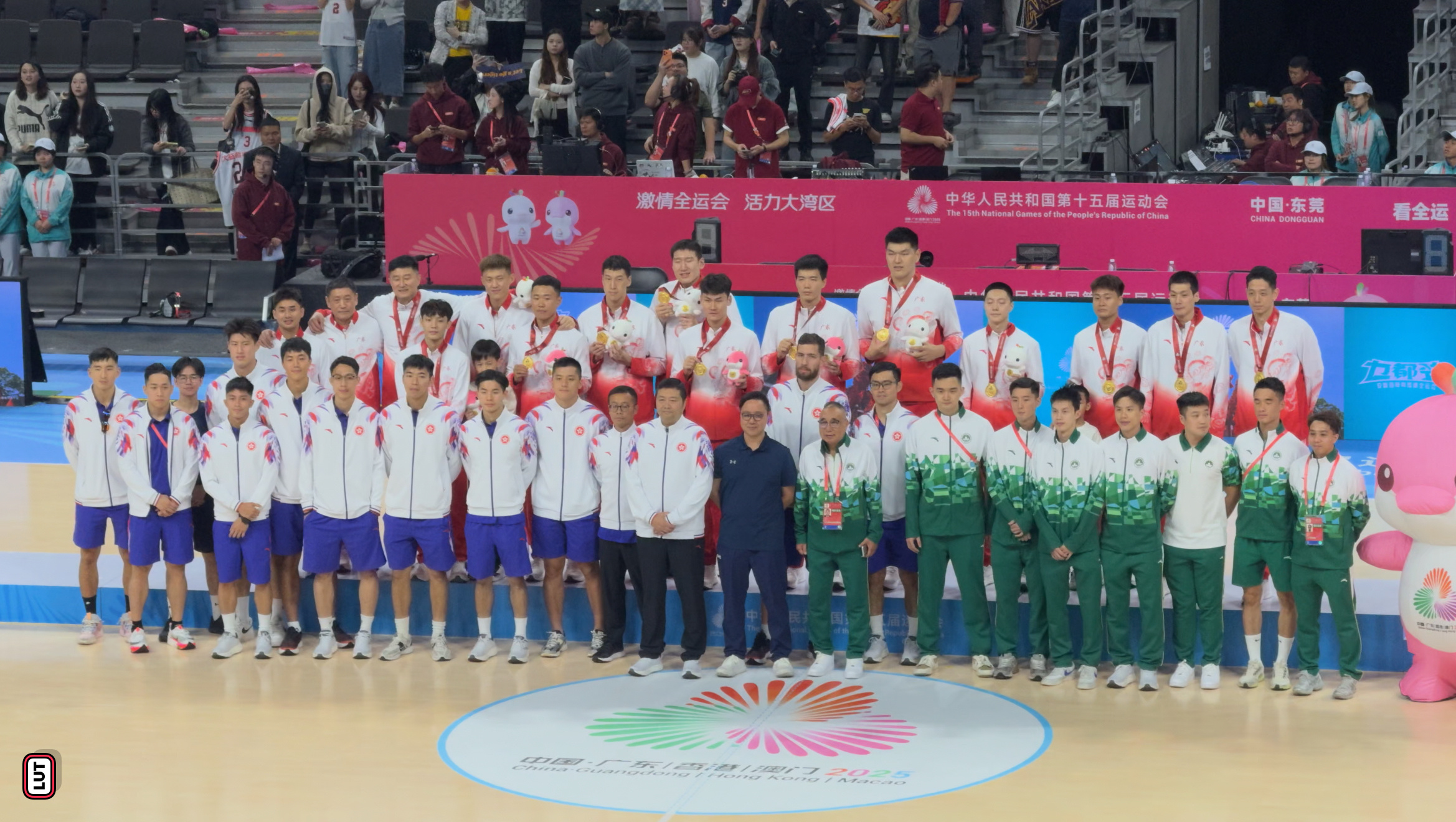 粤港澳三地篮球队大合影