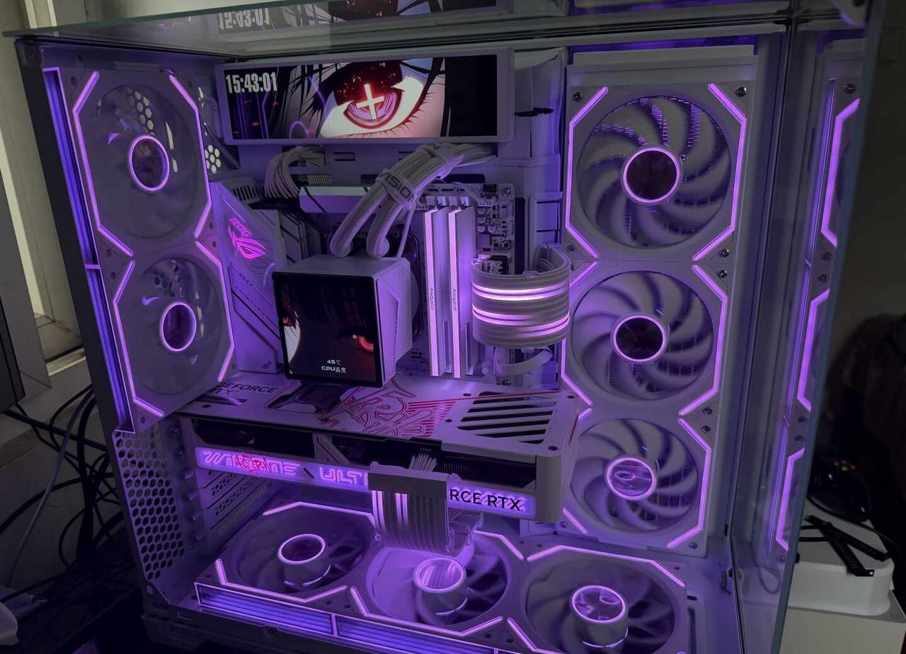 自用9800x3d+5070ti颜值主机
cpu 9800x3d
显卡七彩虹50