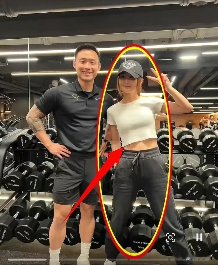 看了下蔡卓妍的再婚对象
我忽然明白一个道理，对于一个女强人来说，能征服她们的，绝