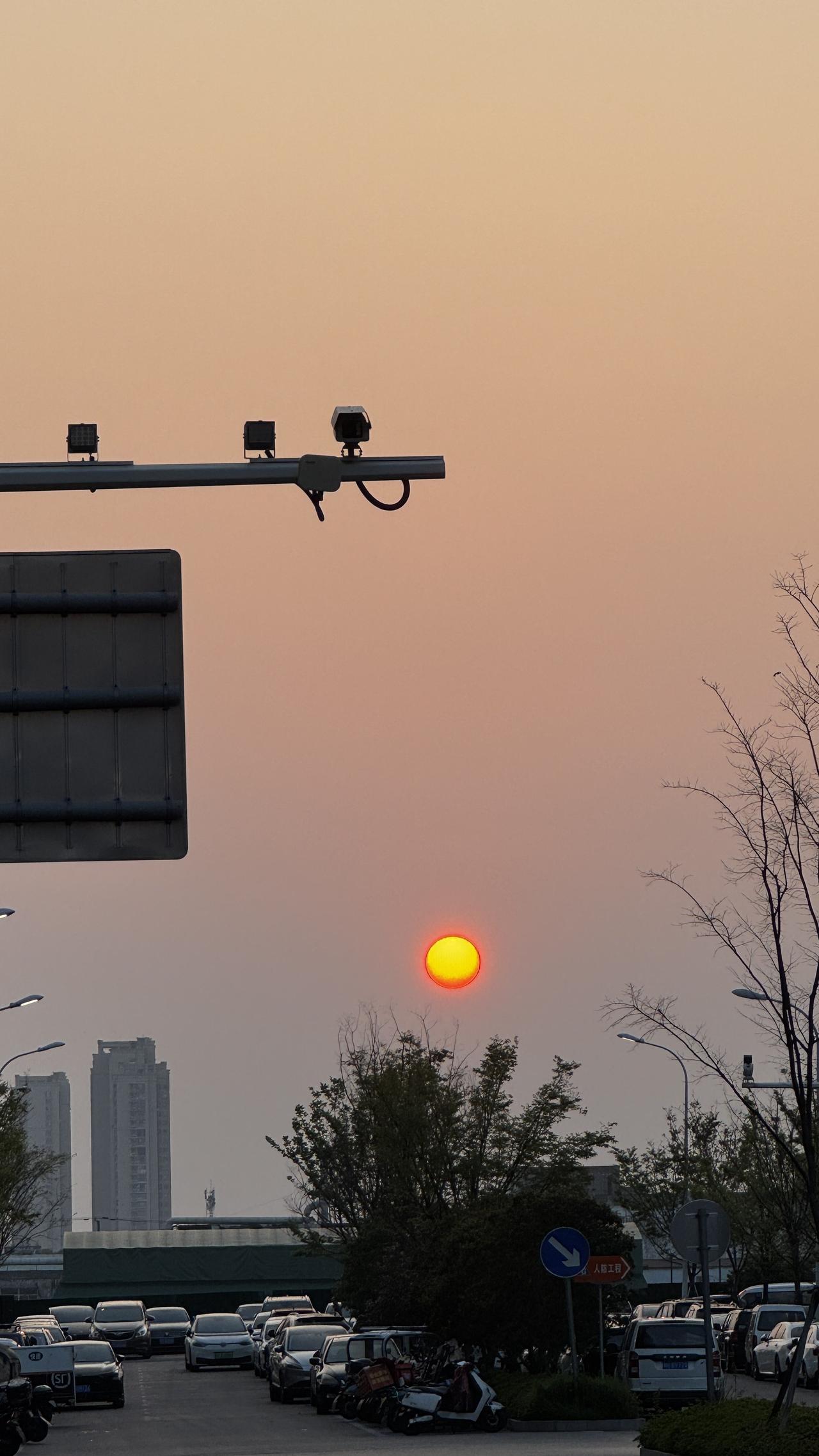 发张你手机里最美的夕阳照可以吗这个夕阳算不算美？