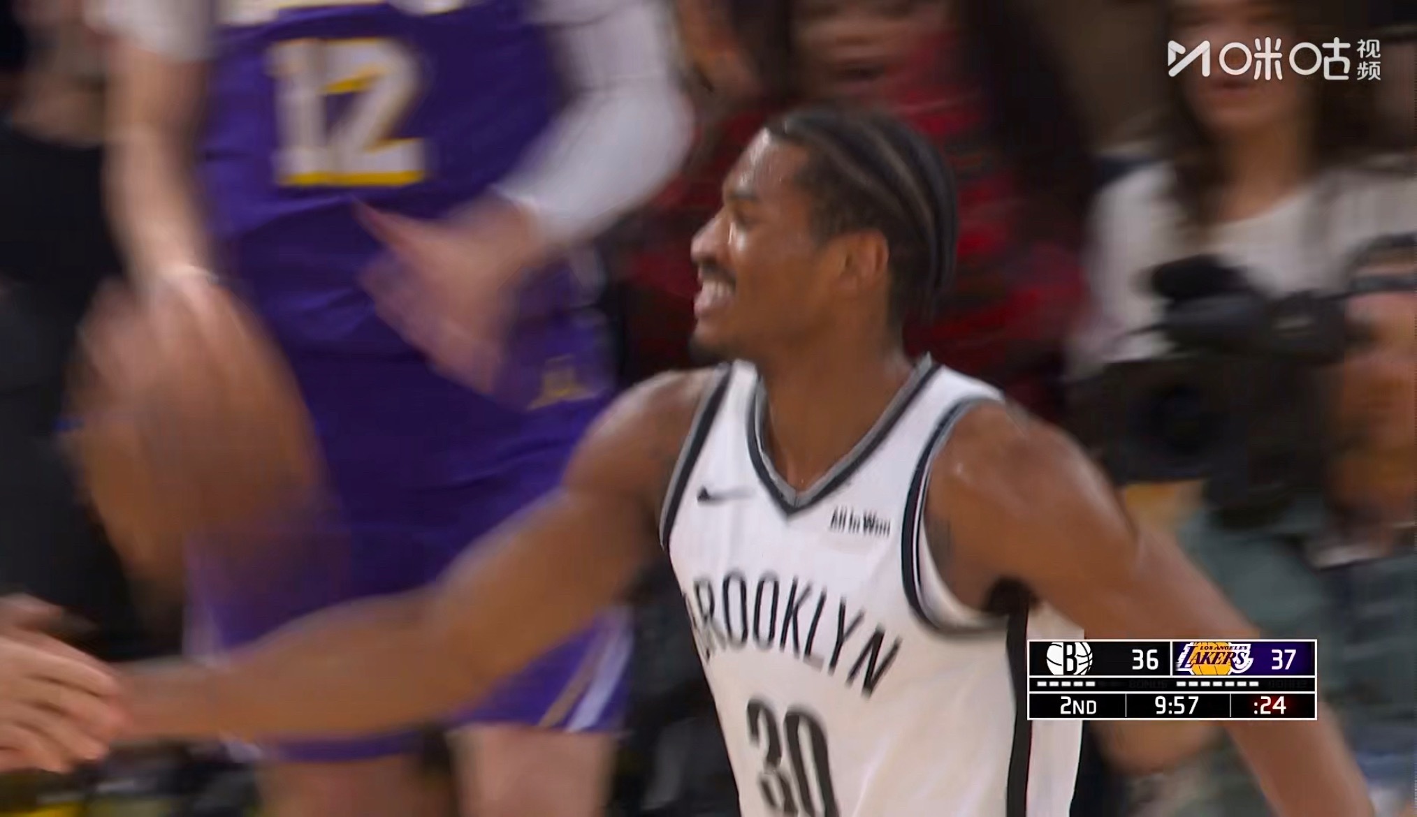 卧槽，这个空接打停了湖人。 篮网vs湖人