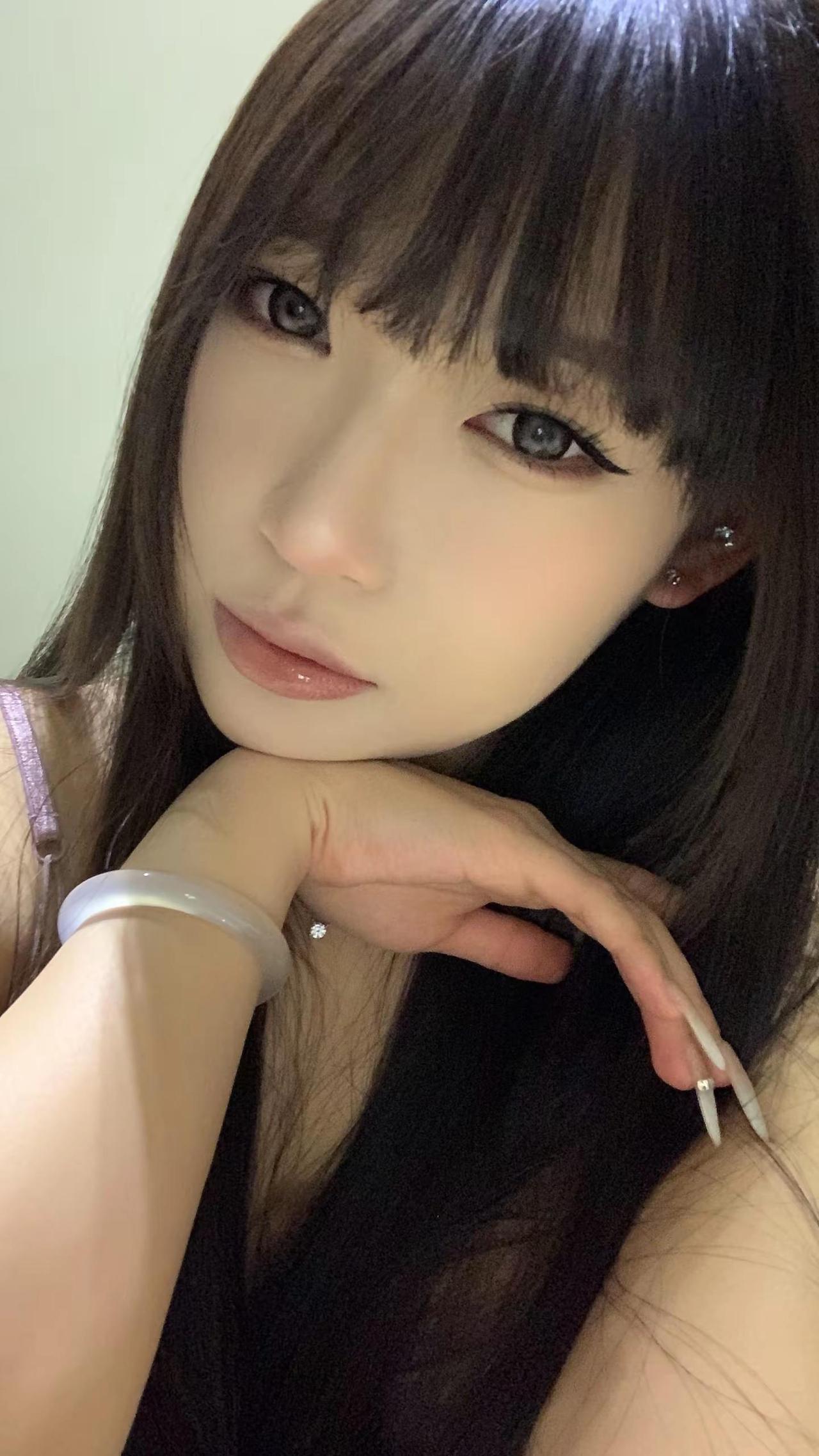 有人为你外貌停留 看到你的性格又悄悄皱眉